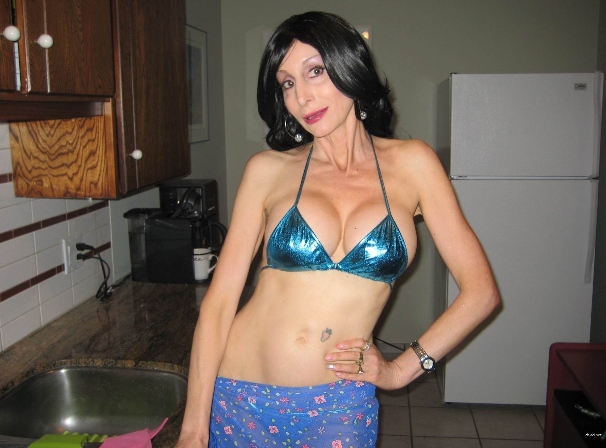Hot MILF with Fake Tits: Uncensored Amateur Pic Revealed