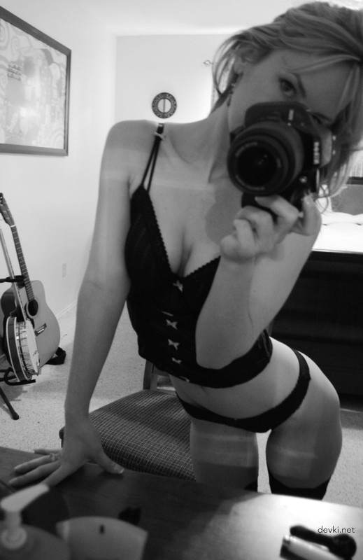 XXX Skinny Girl's Naughty Selfies: Amateur Erotic Photos for Adults