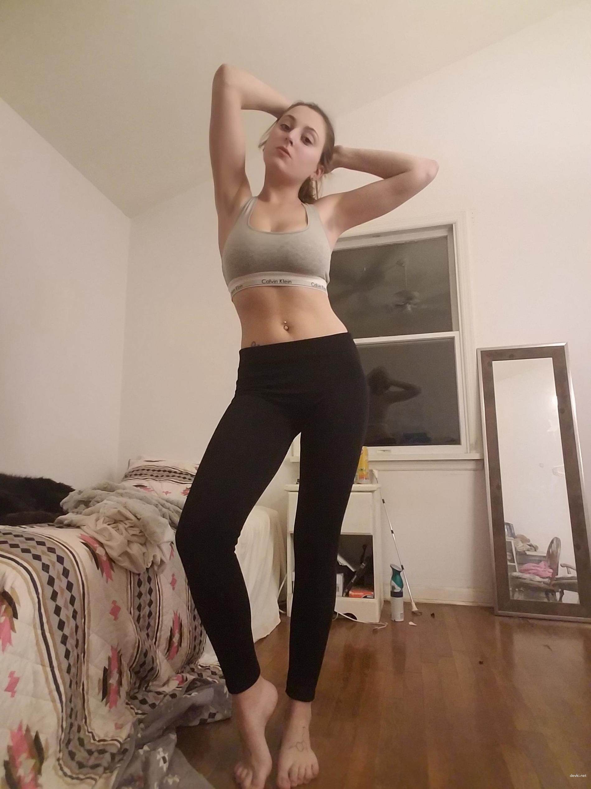 XXX Busty Amateur with Sexy Curves: Explicit Photo