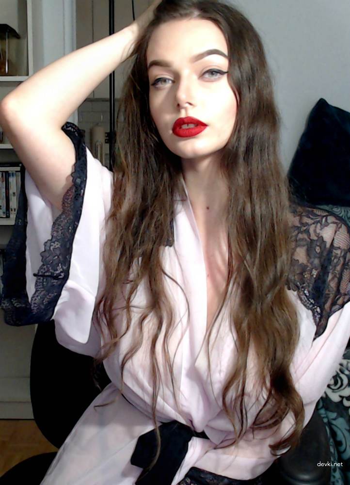 Seductive Nude Brunette Amateur - Slim Beauty Exposing All in Explicit Photos