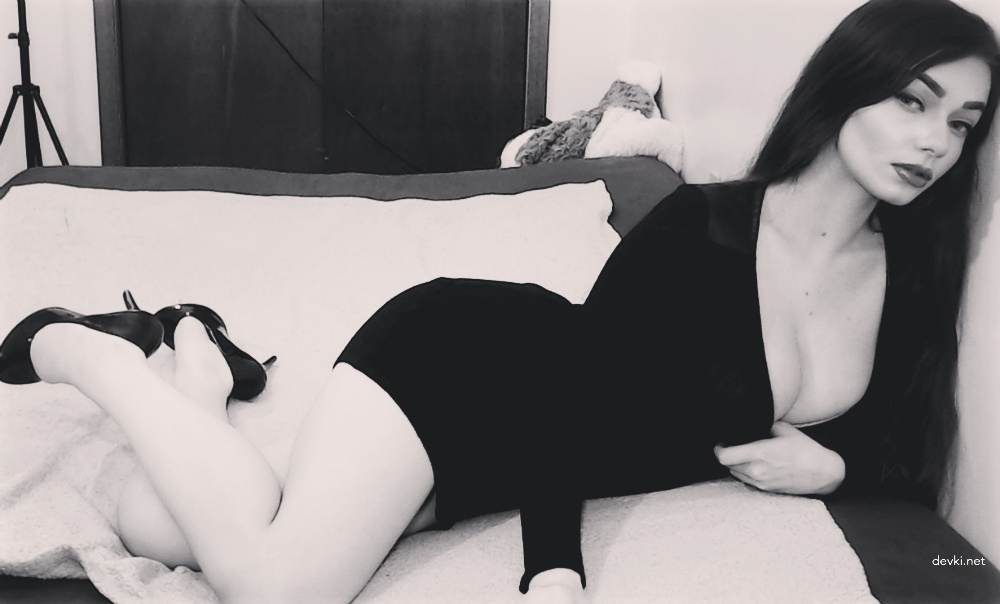 Seductive Nude Brunette Amateur - Slim Beauty Exposing All in Explicit Photos