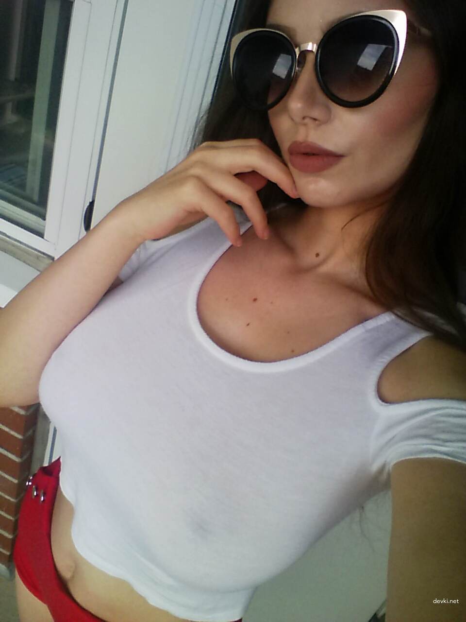 Seductive Nude Brunette Amateur - Slim Beauty Exposing All in Explicit Photos
