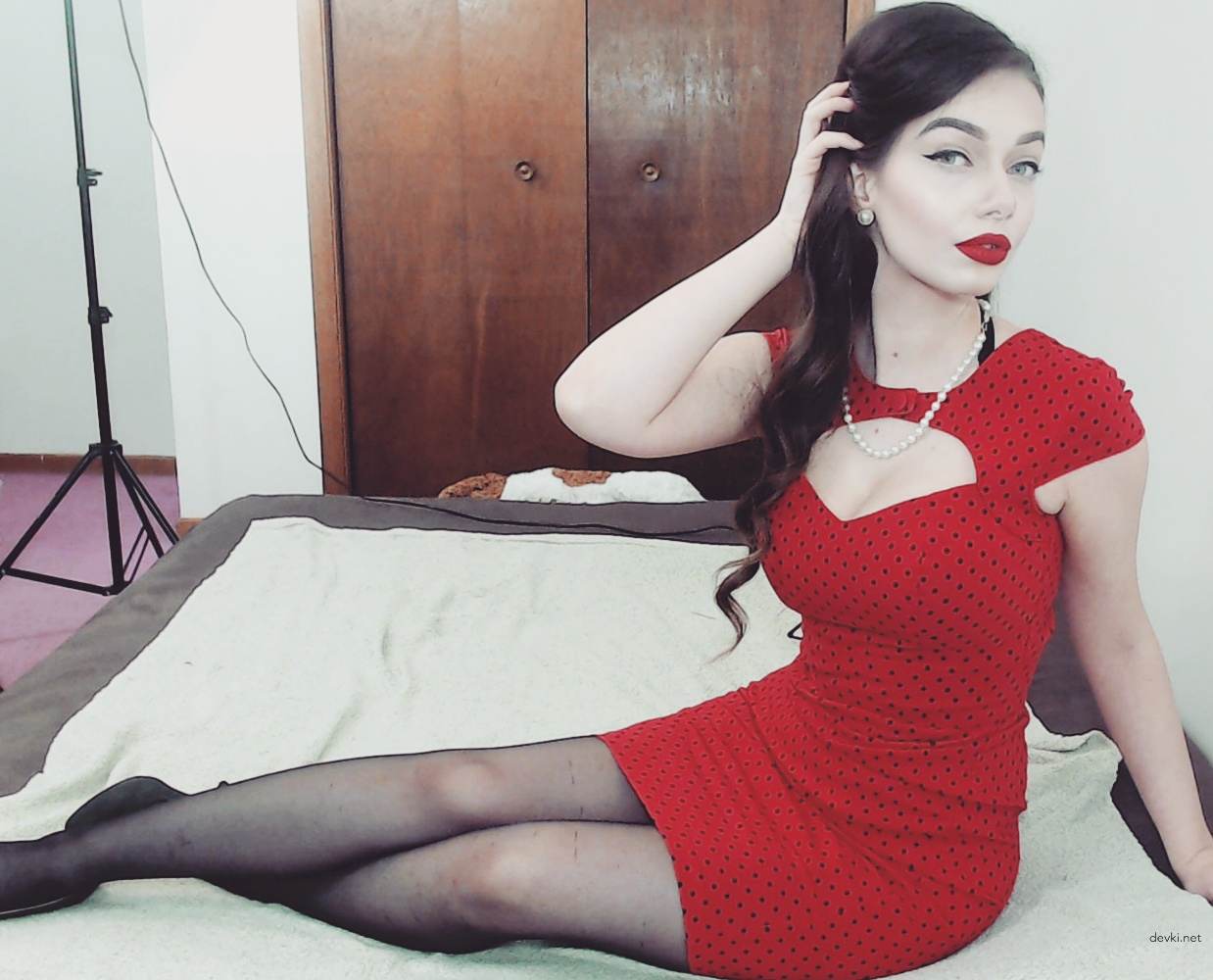 Seductive Nude Brunette Amateur - Slim Beauty Exposing All in Explicit Photos