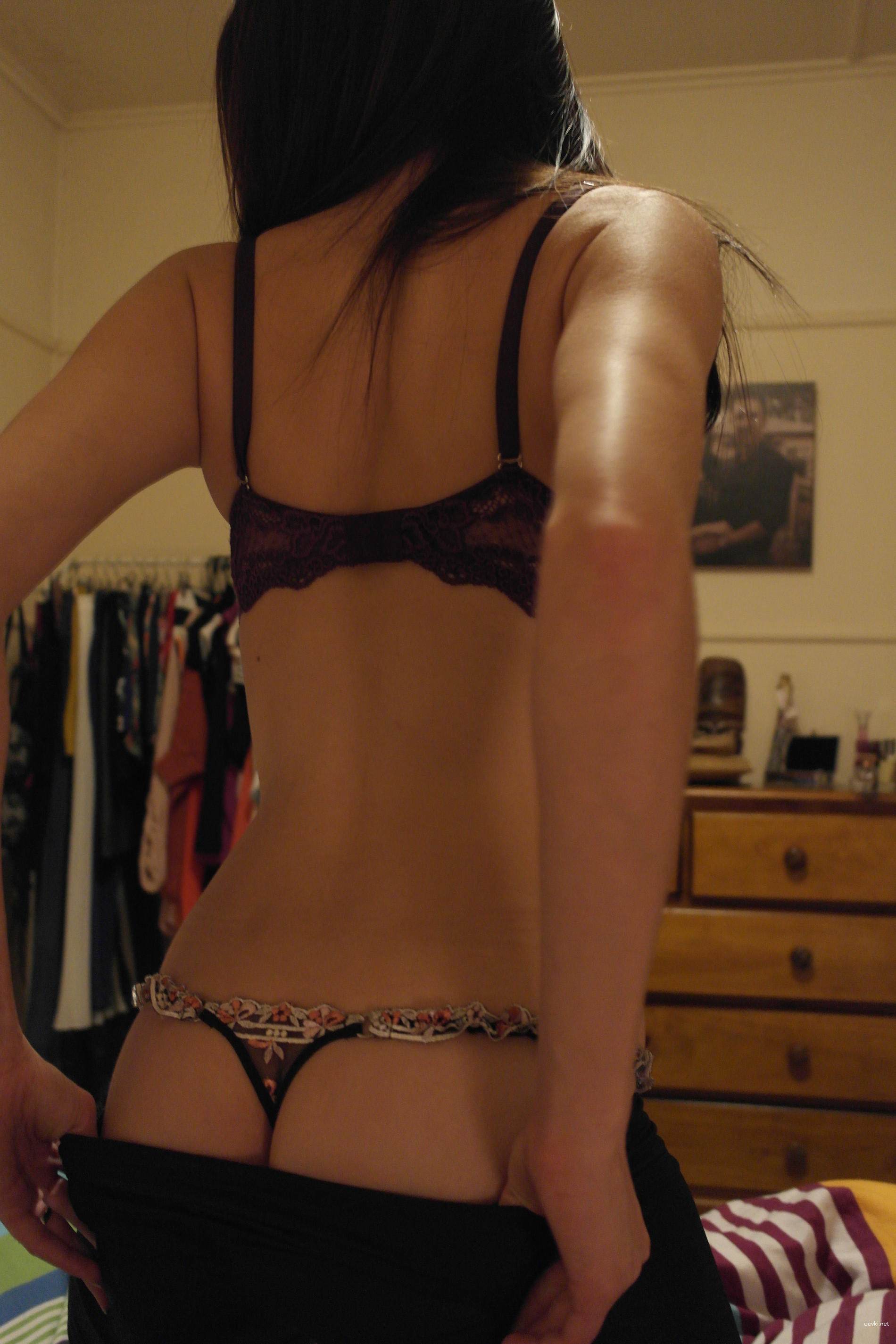 Sultry Amateur Beauty Seduces in Bed - Explicit Home Photoshoot