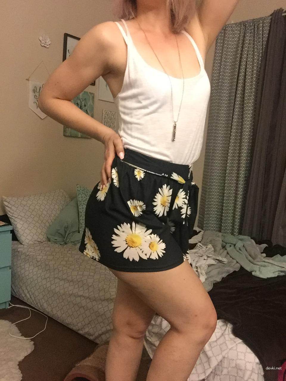 XXX Amateur Hairy Pussy Pics - Private Photos of Explicit Girl in English