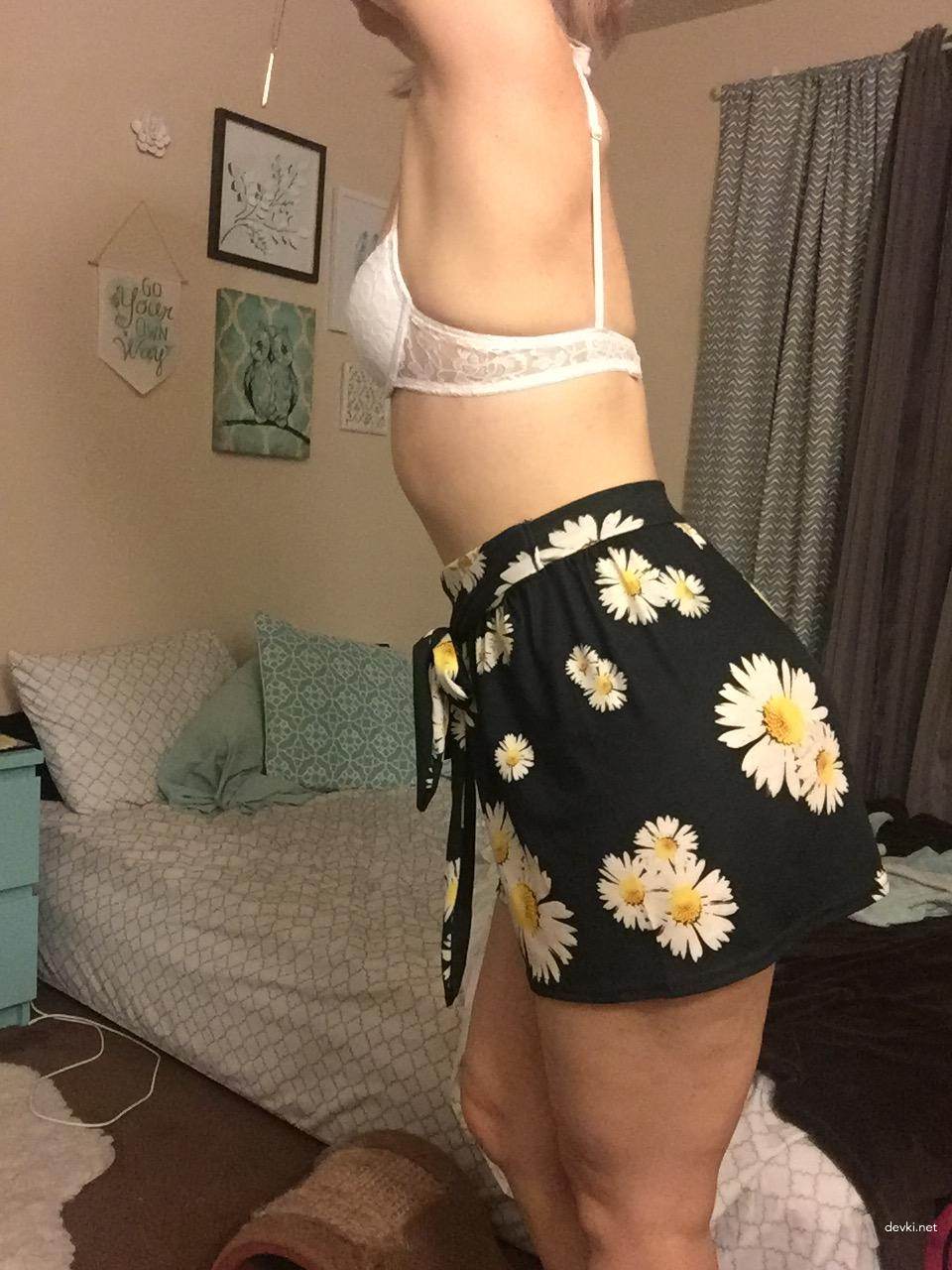 XXX Amateur Hairy Pussy Pics - Private Photos of Explicit Girl in English