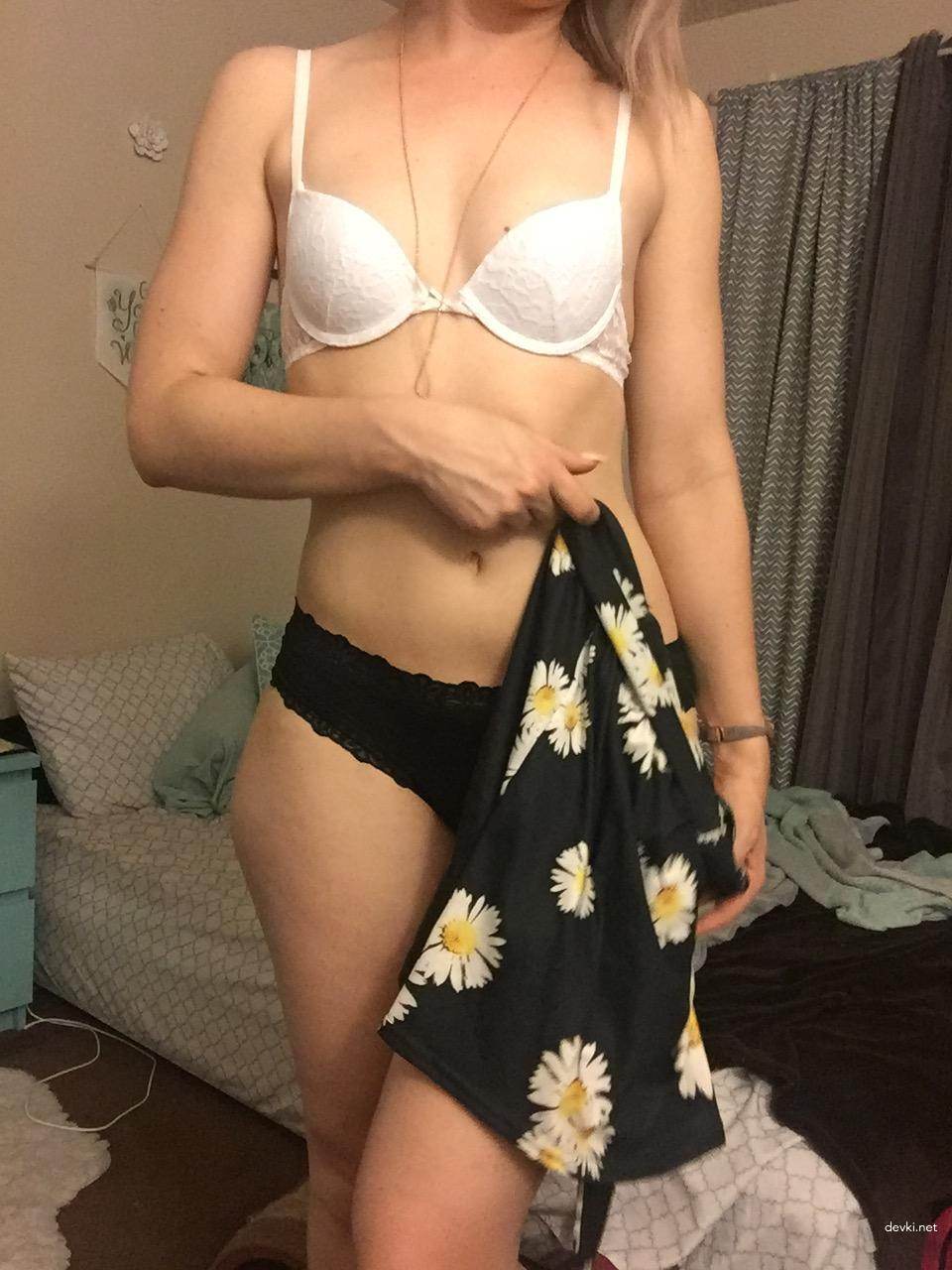 XXX Amateur Hairy Pussy Pics - Private Photos of Explicit Girl in English