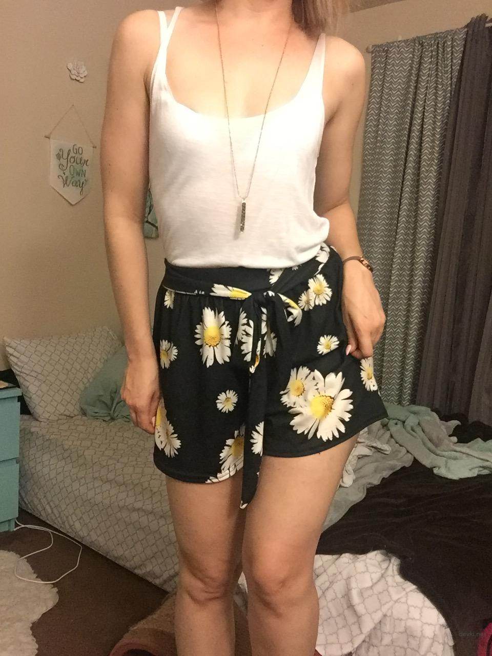 XXX Amateur Hairy Pussy Pics - Private Photos of Explicit Girl in English