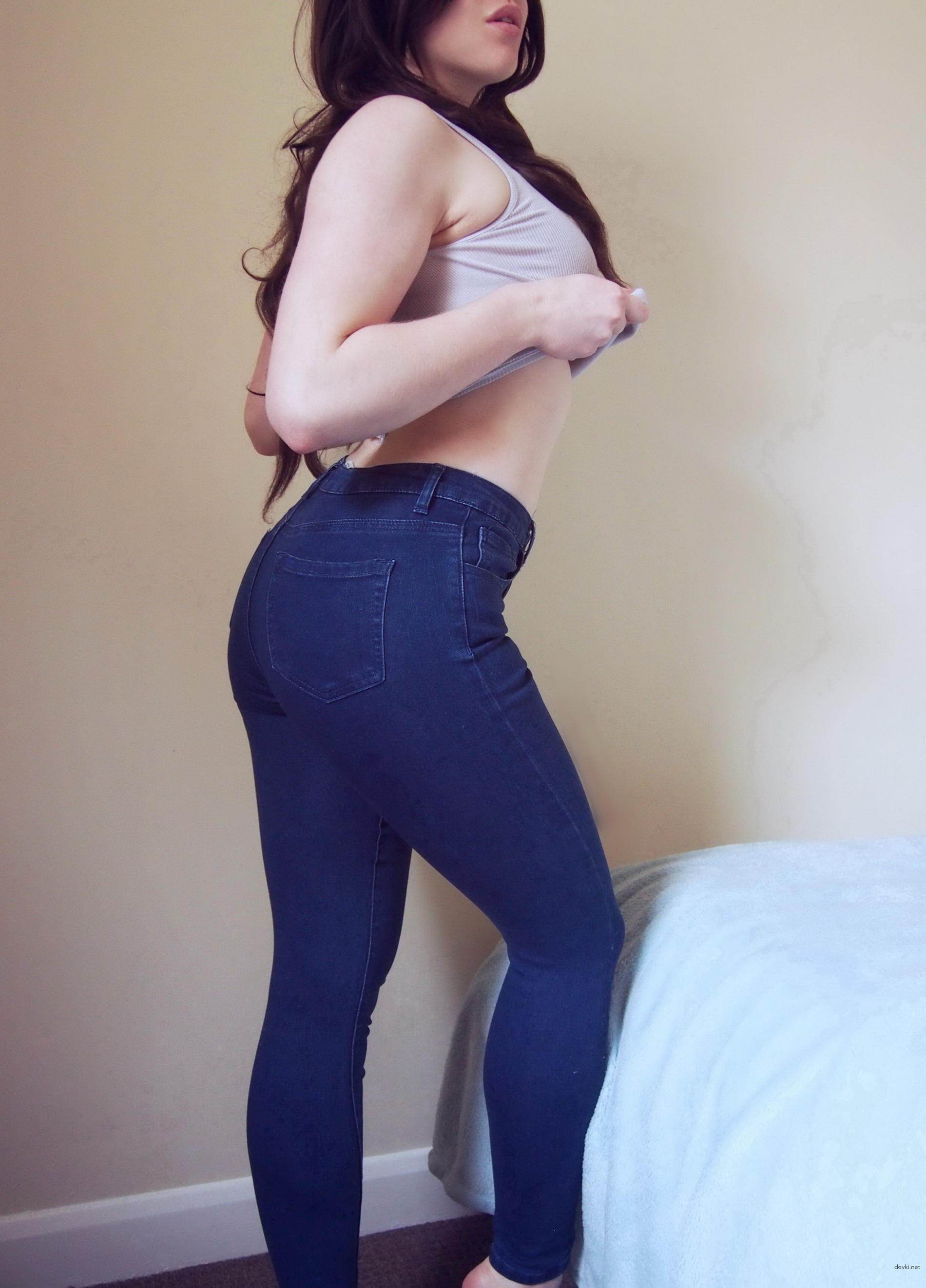 Amateur Sex Bombshell: Explicit Homemade XXX Photos - Hot Amateur Porn in English