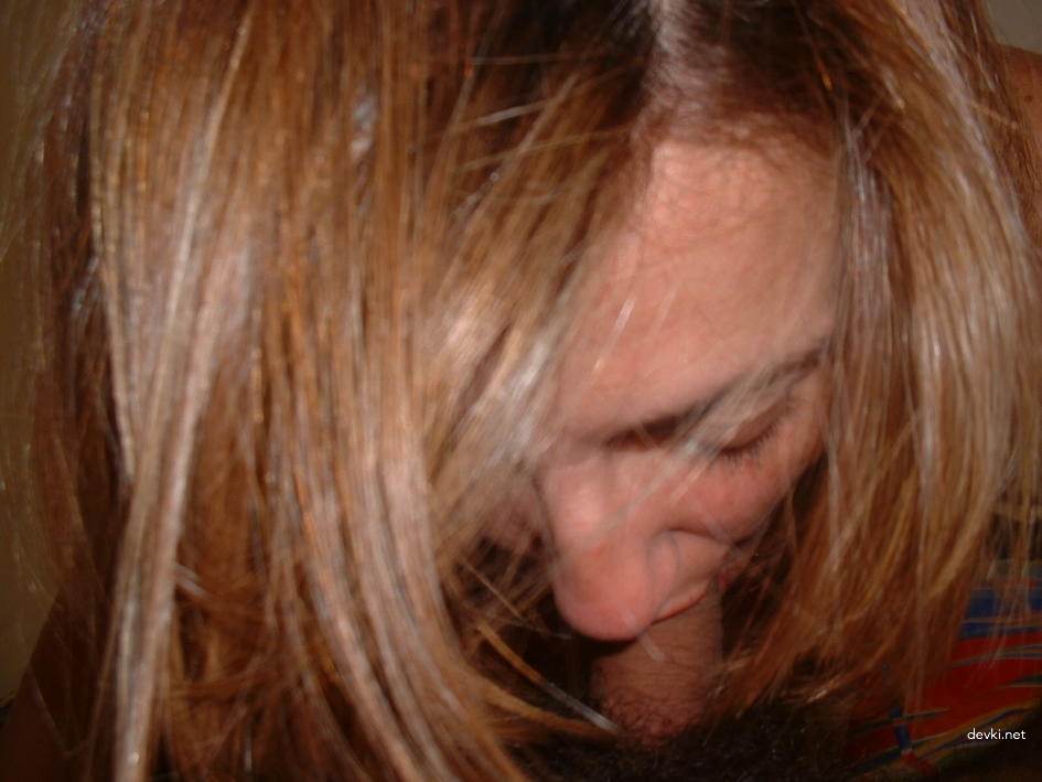Steamy Amateur Pics: Mature Blonde's Explicit Sex Life Revealed