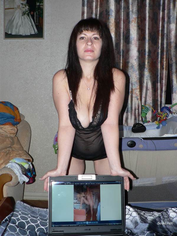 Steamy Amateur Cunnilingus Session with Gorgeous Babe