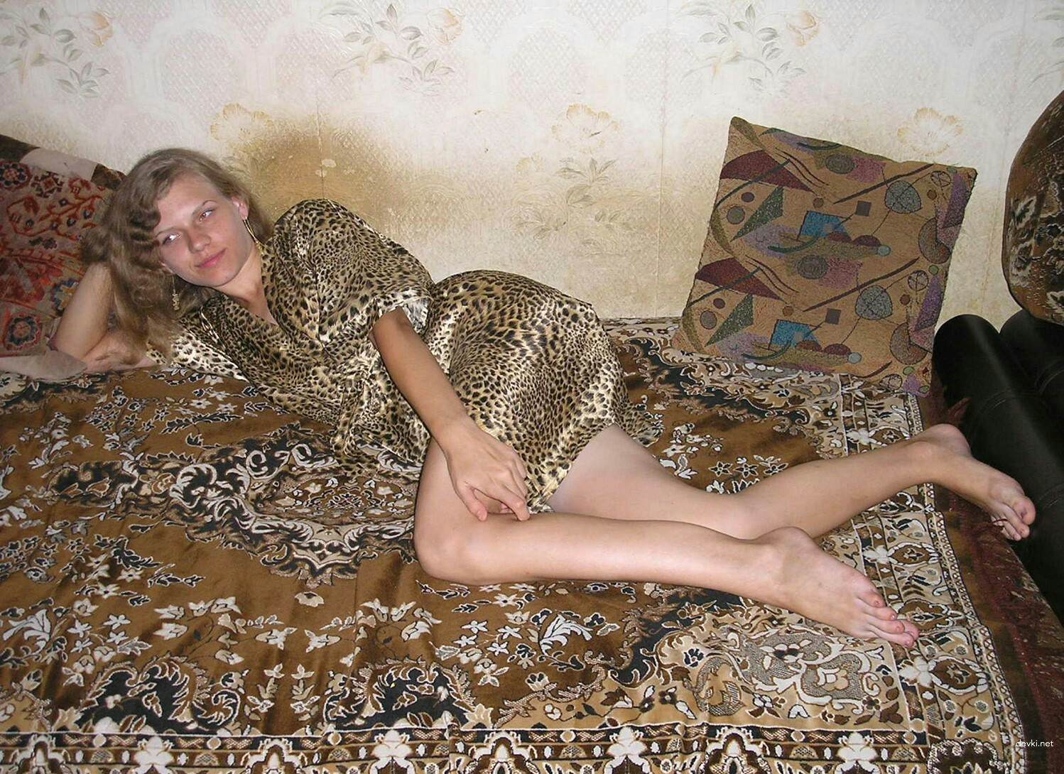 Seductive Amateur Girl in Provocative Bedroom Poses - Hot and Sexy Amateur Photo