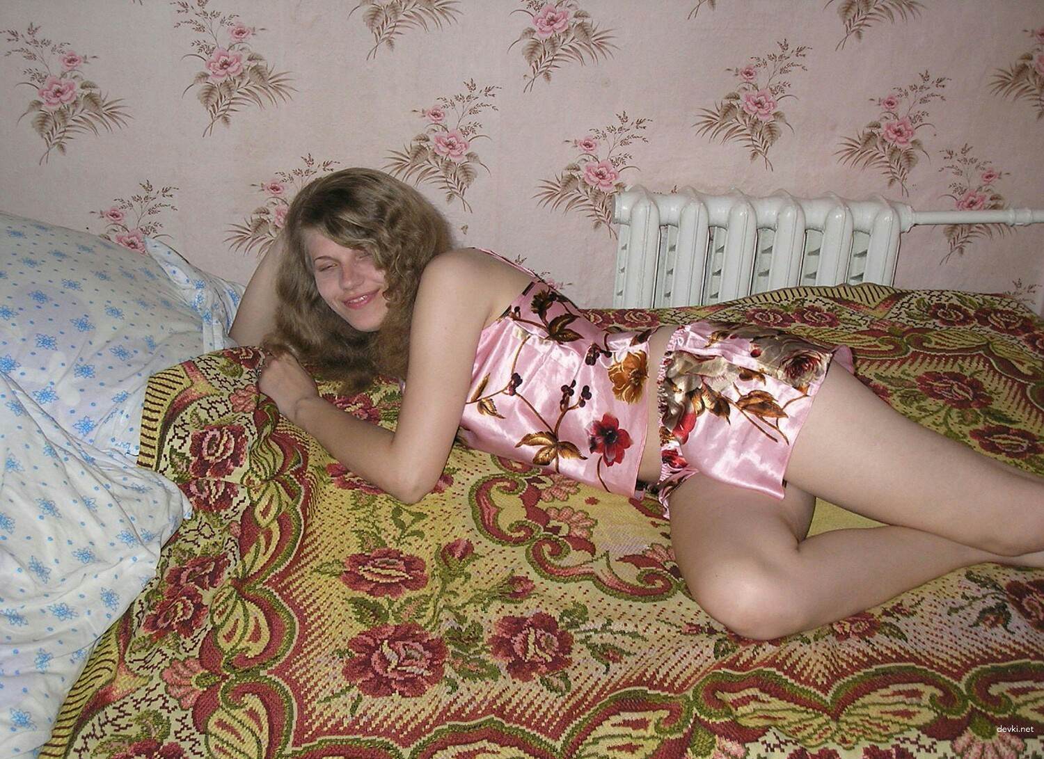 Seductive Amateur Girl in Provocative Bedroom Poses - Hot and Sexy Amateur Photo