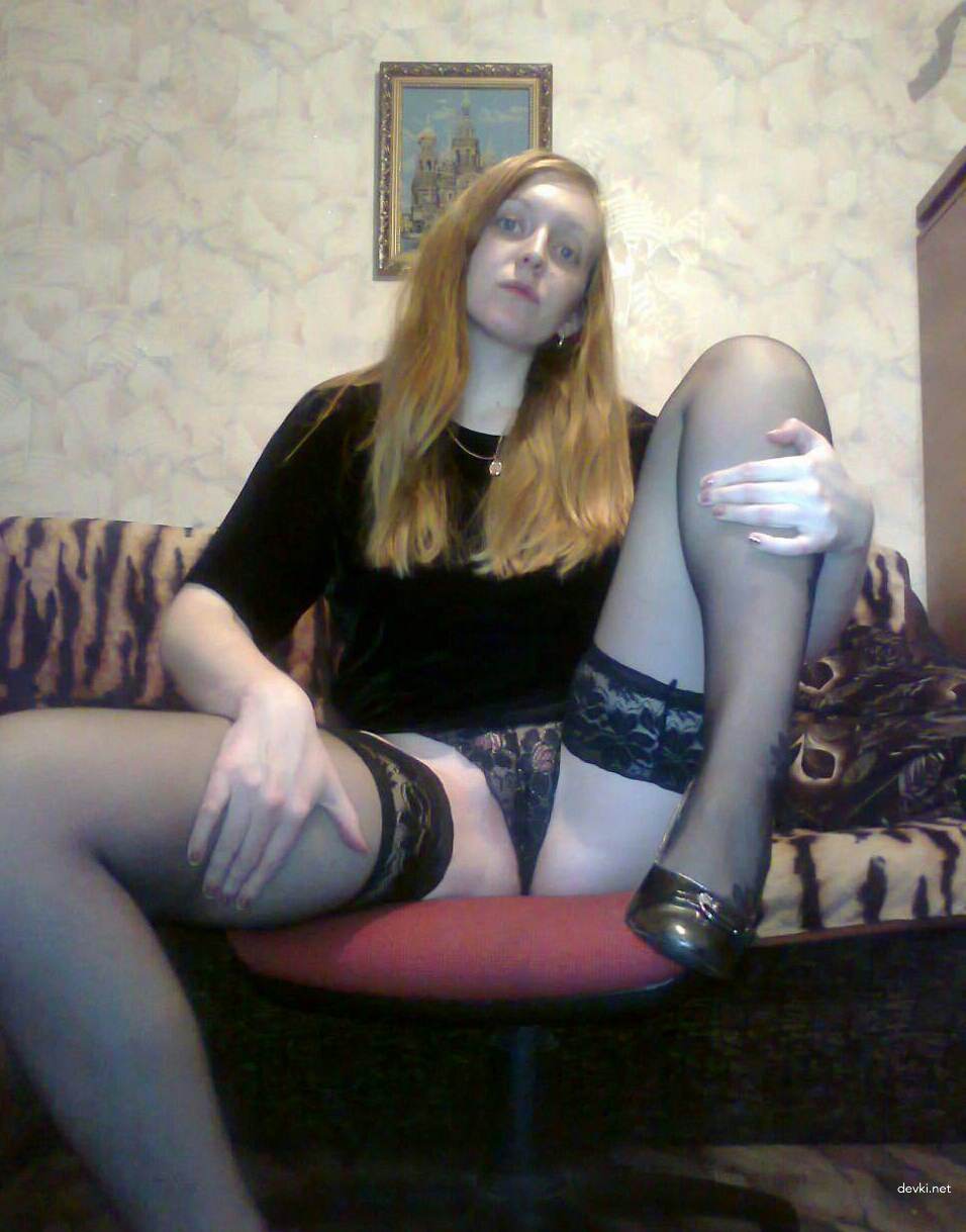 Fiery Redhead Bares All and Gives Sloppy Blowjob - Amateur XXX Pics