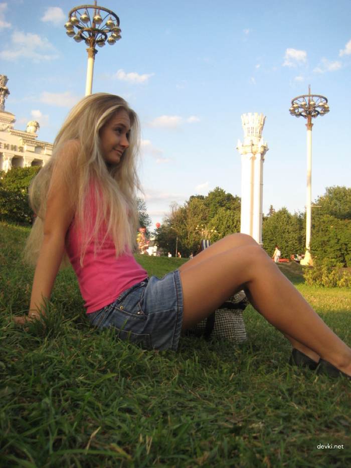 Steamy Amateur Nude Photo Shoot with Sexy Student