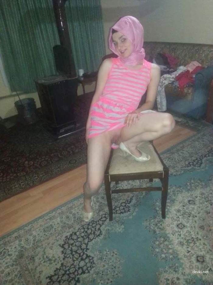 Explicit Amateur Photo Shoot: Seductive Girl Poses Shamelessly