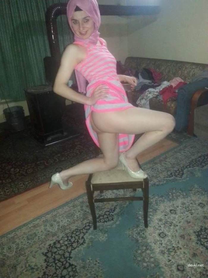 Explicit Amateur Photo Shoot: Seductive Girl Poses Shamelessly
