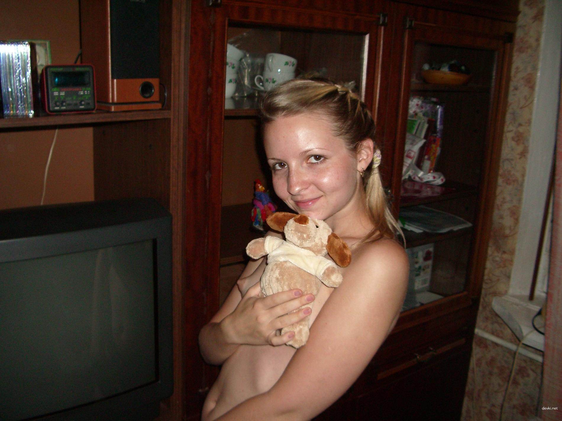 Hot Amateur Babe with Petite Tits - Explicit Young Girl Photo