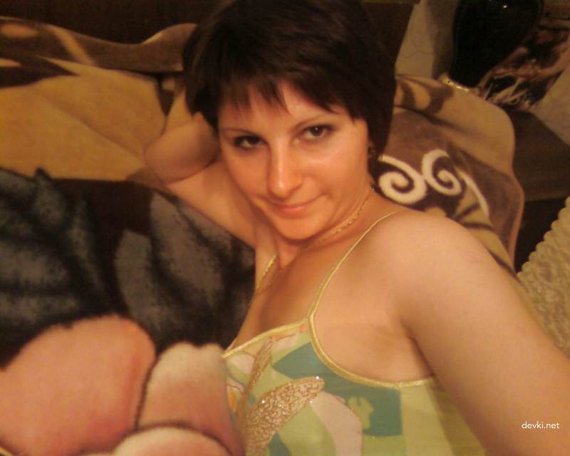 Explicit Young Chick with Tiny Tits: Amateur Photo for Adults