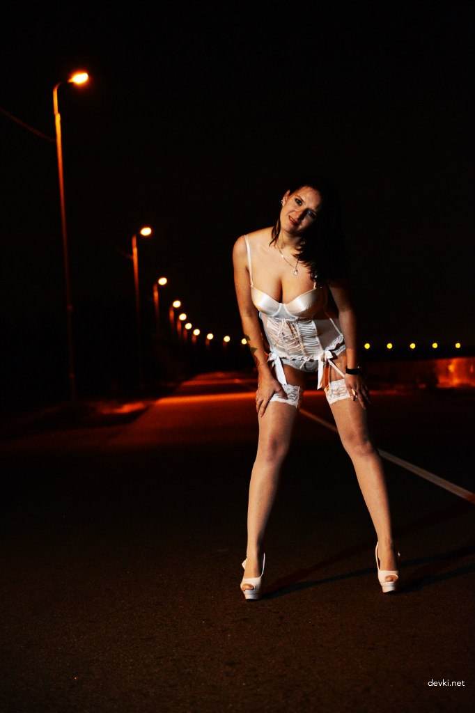 Explicit Amateur Model Fail: Girl's NSFW Photo Shoot Disaster