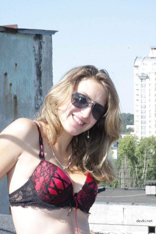 Explicit Amateur Model Fail: Girl's NSFW Photo Shoot Disaster