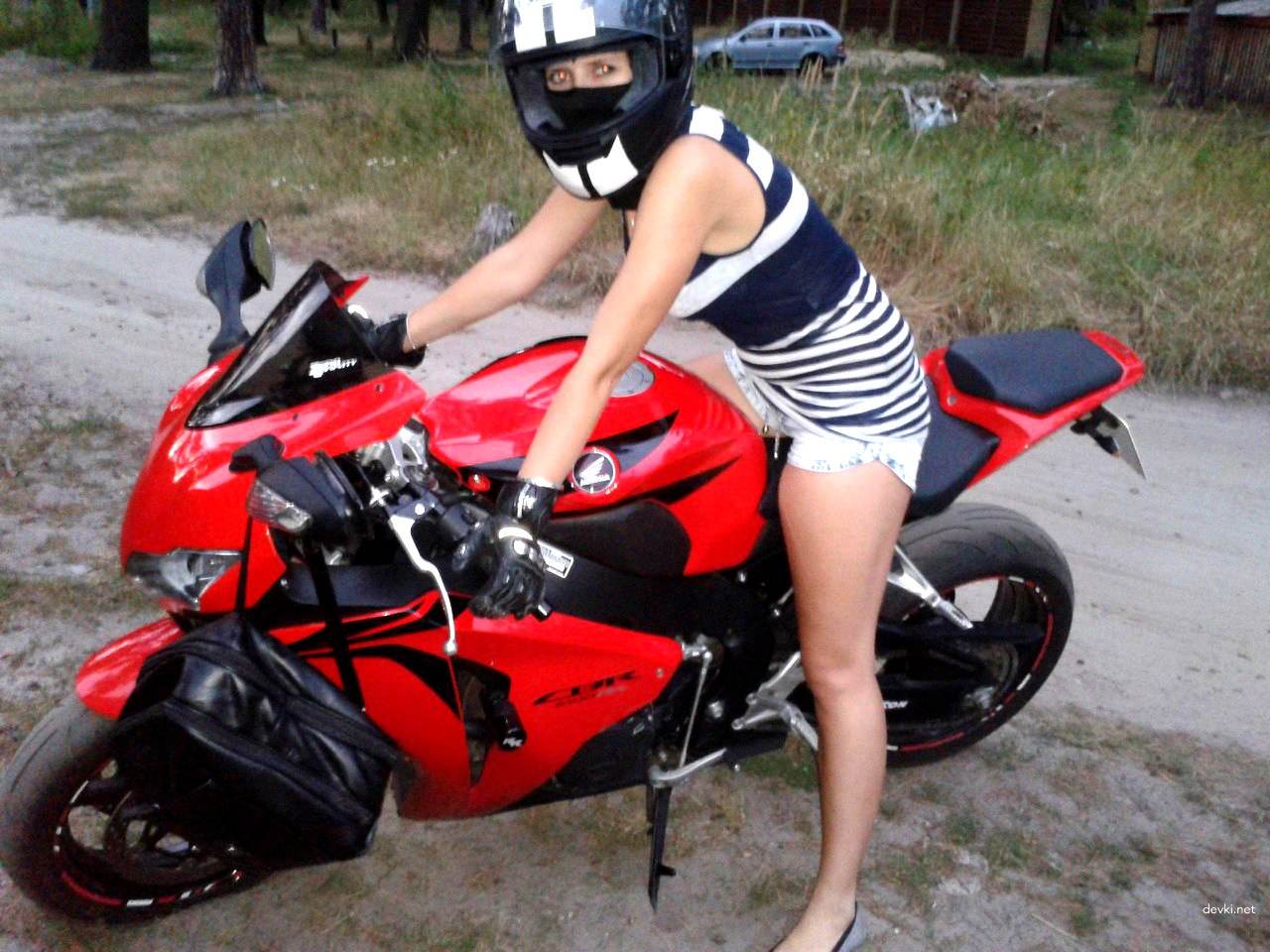 Explicit Amateur Model Fail: Girl's NSFW Photo Shoot Disaster