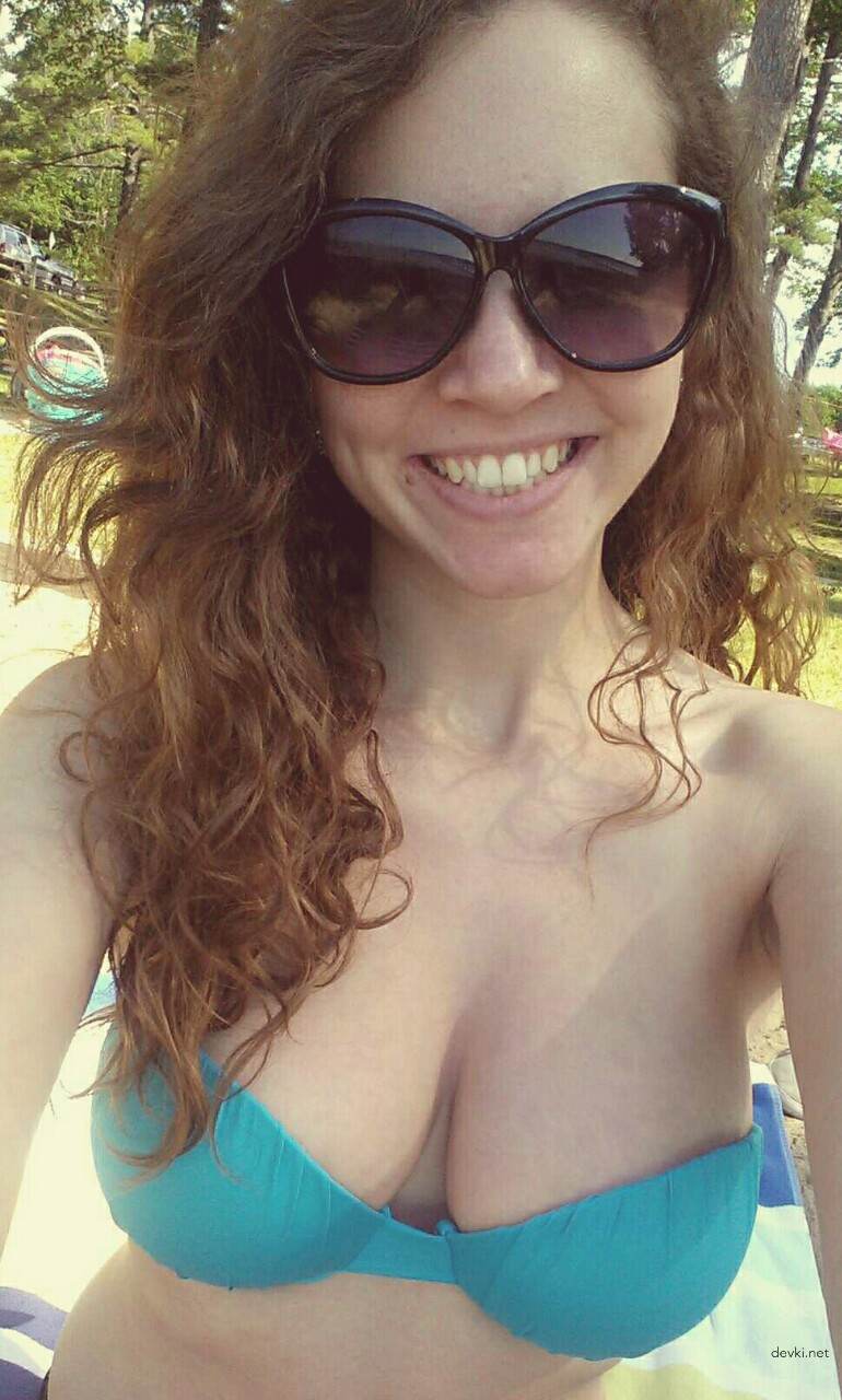 Hot Busty Babe with Perfect Booty - Explicit Amateur Pic