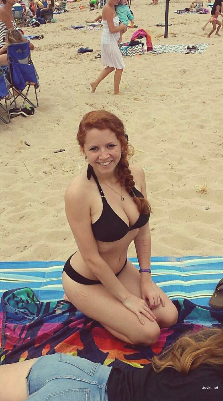 Hot Busty Babe with Perfect Booty - Explicit Amateur Pic