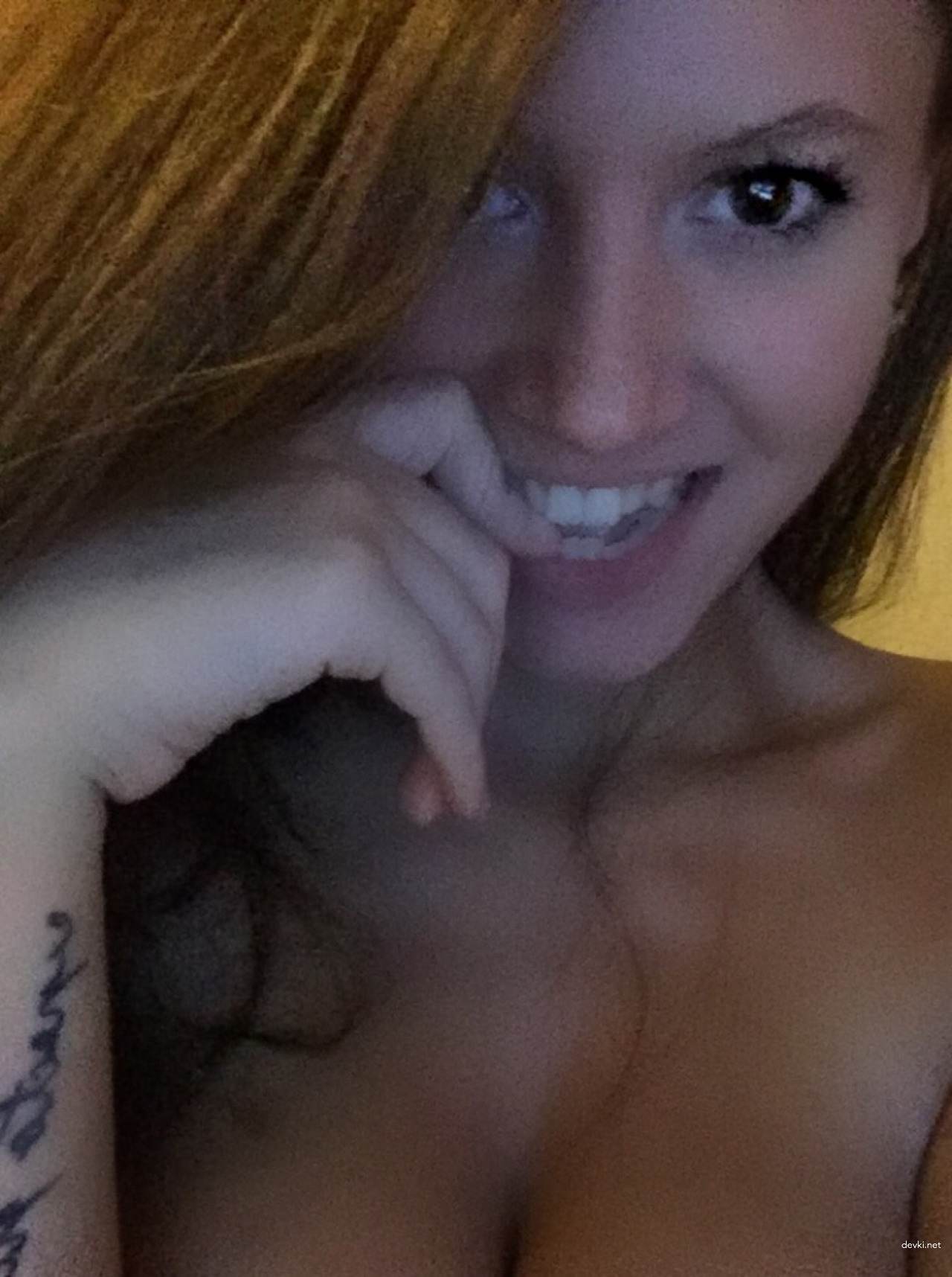 Hot Busty Babe with Perfect Booty - Explicit Amateur Pic