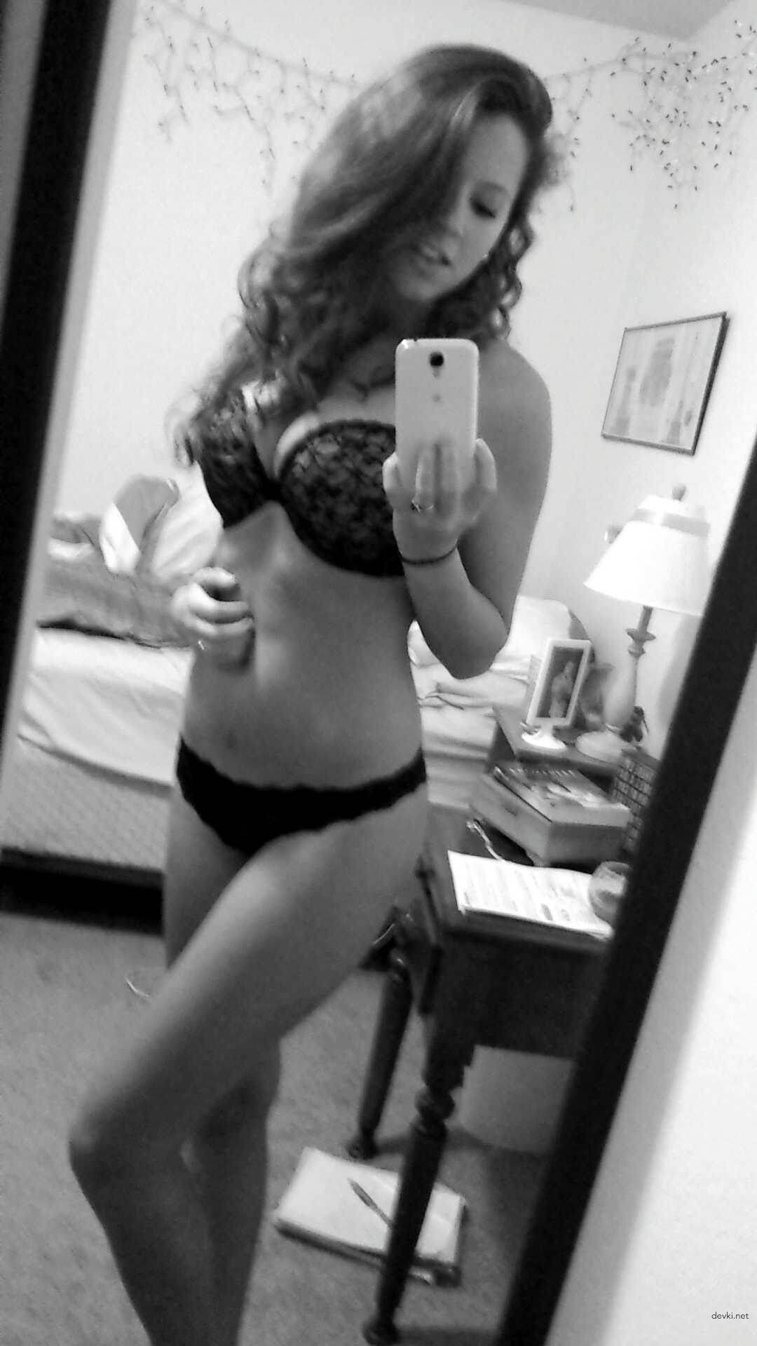 Hot Busty Babe with Perfect Booty - Explicit Amateur Pic