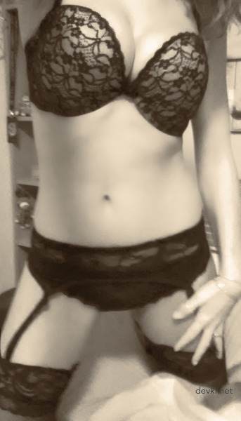 Hot Busty Babe with Perfect Booty - Explicit Amateur Pic