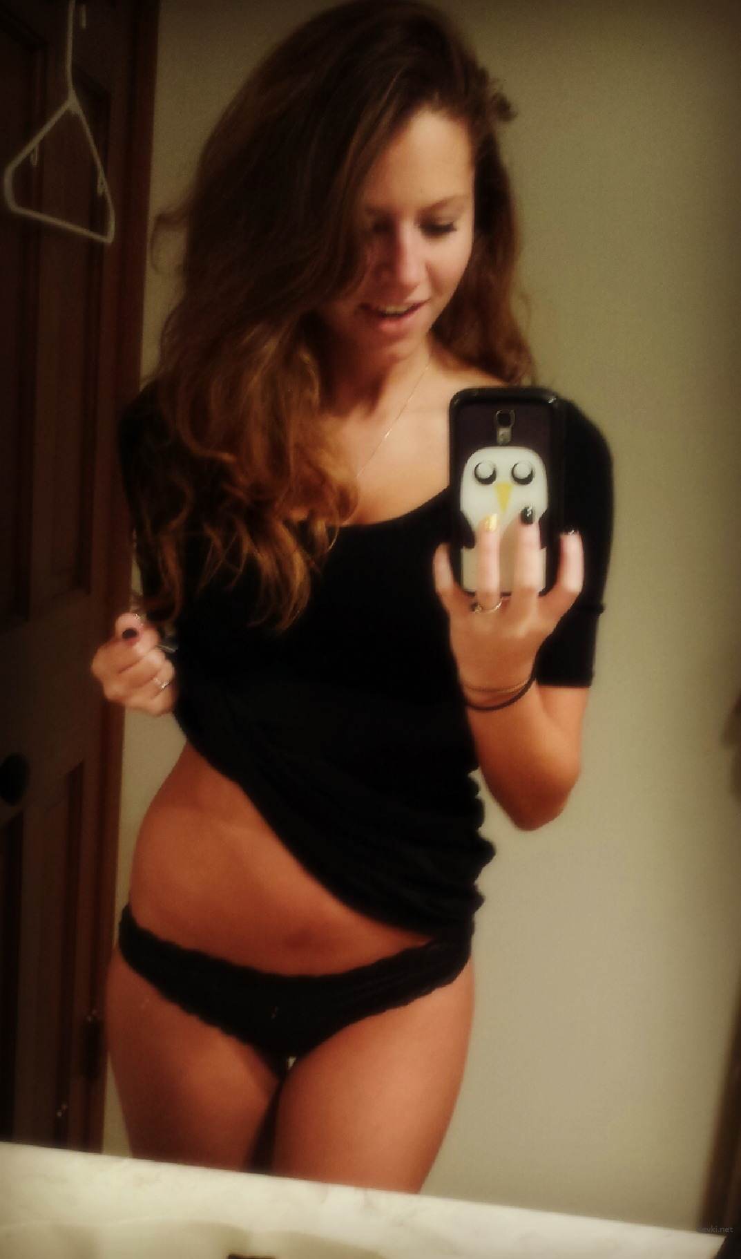 Hot Busty Babe with Perfect Booty - Explicit Amateur Pic