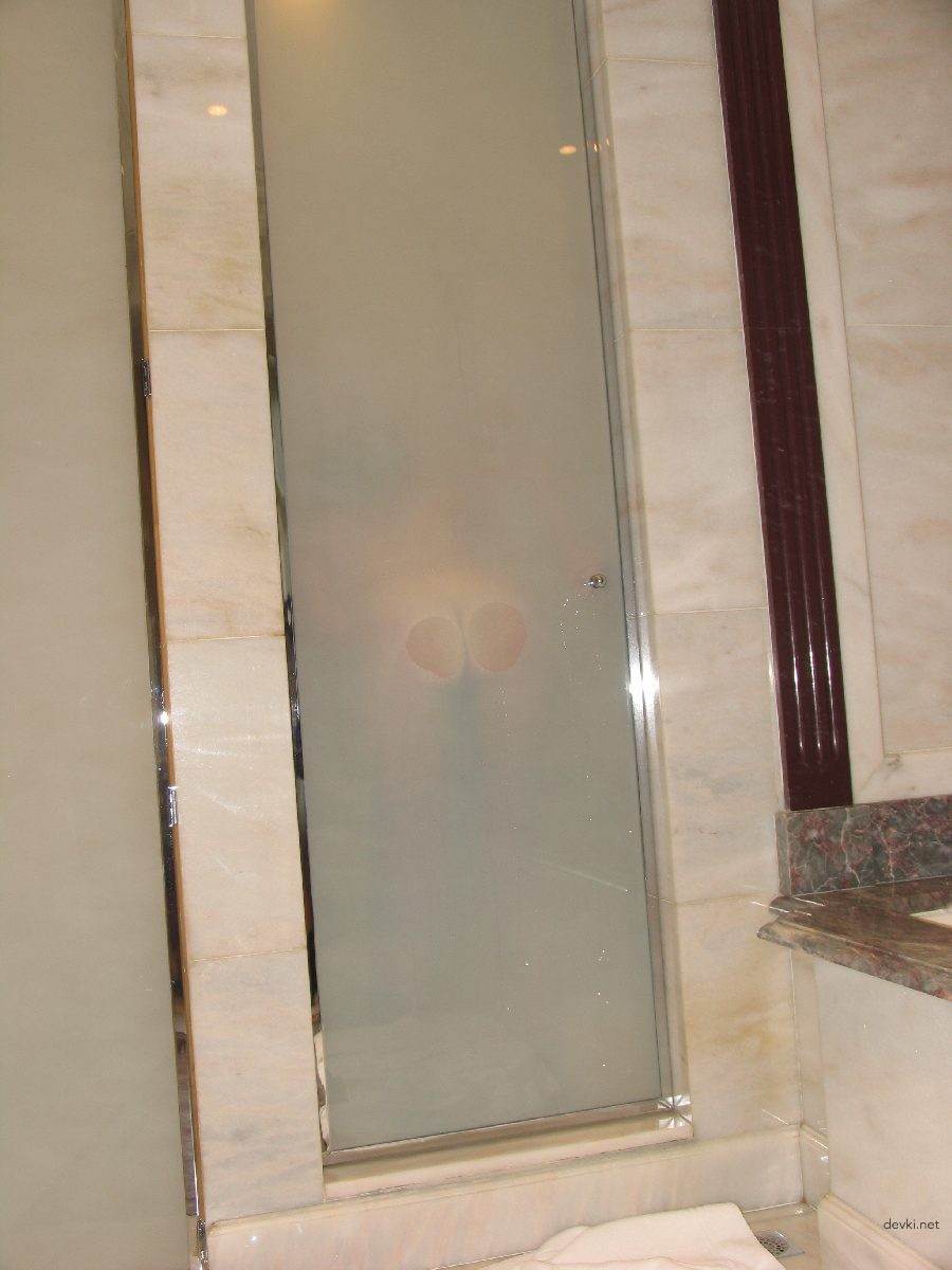 Blonde Amateur Porn: Explicit Naked Girl Pics from Behind
