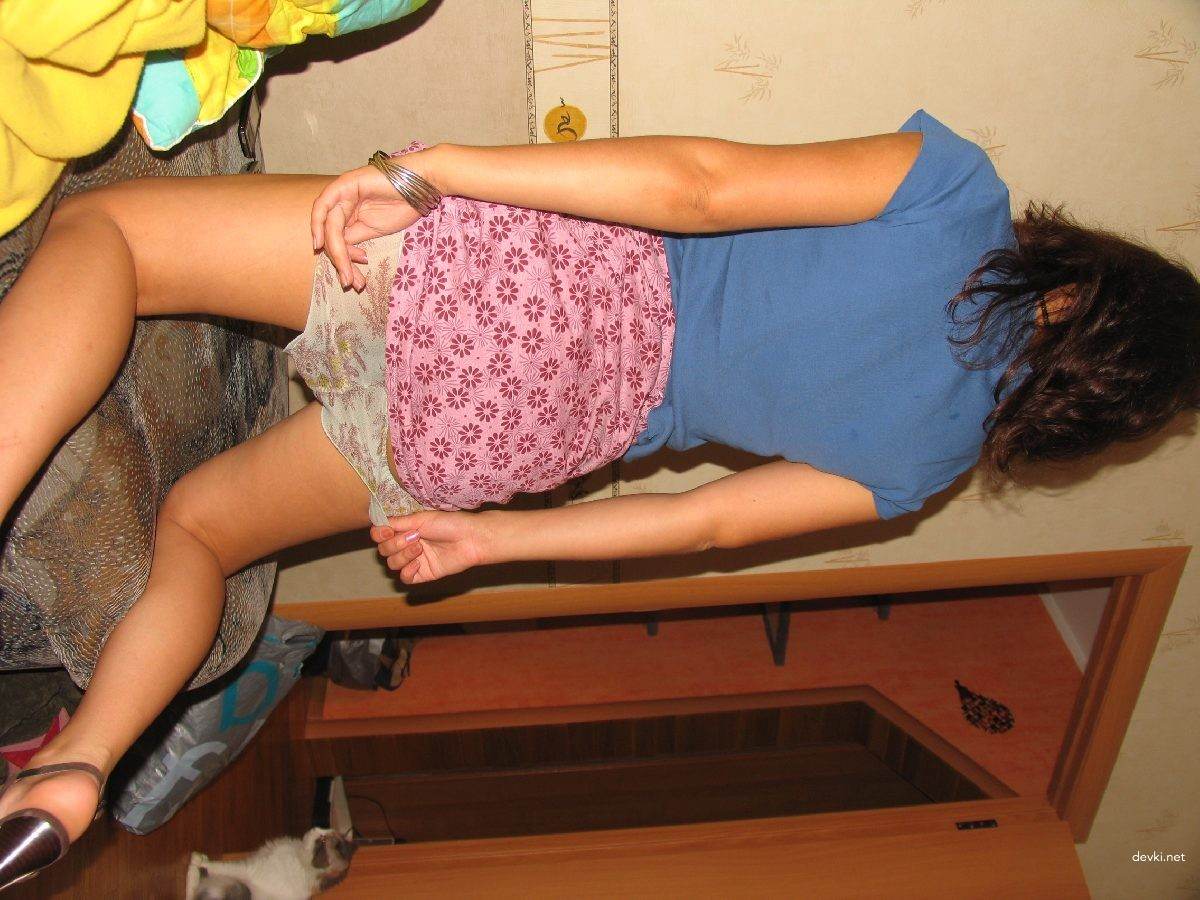 Blonde Amateur Porn: Explicit Naked Girl Pics from Behind