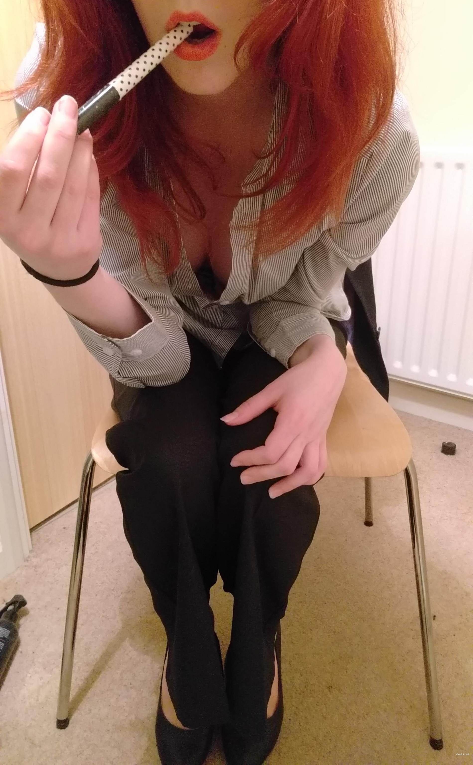 Amateur Redhead Office Stripper - Explicit Nude Photos