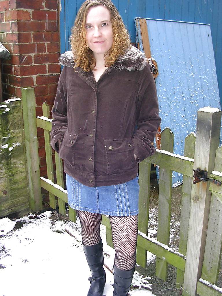 Seductive Mature Woman Exposing Her Sensual Side - Explicit Amateur Photo