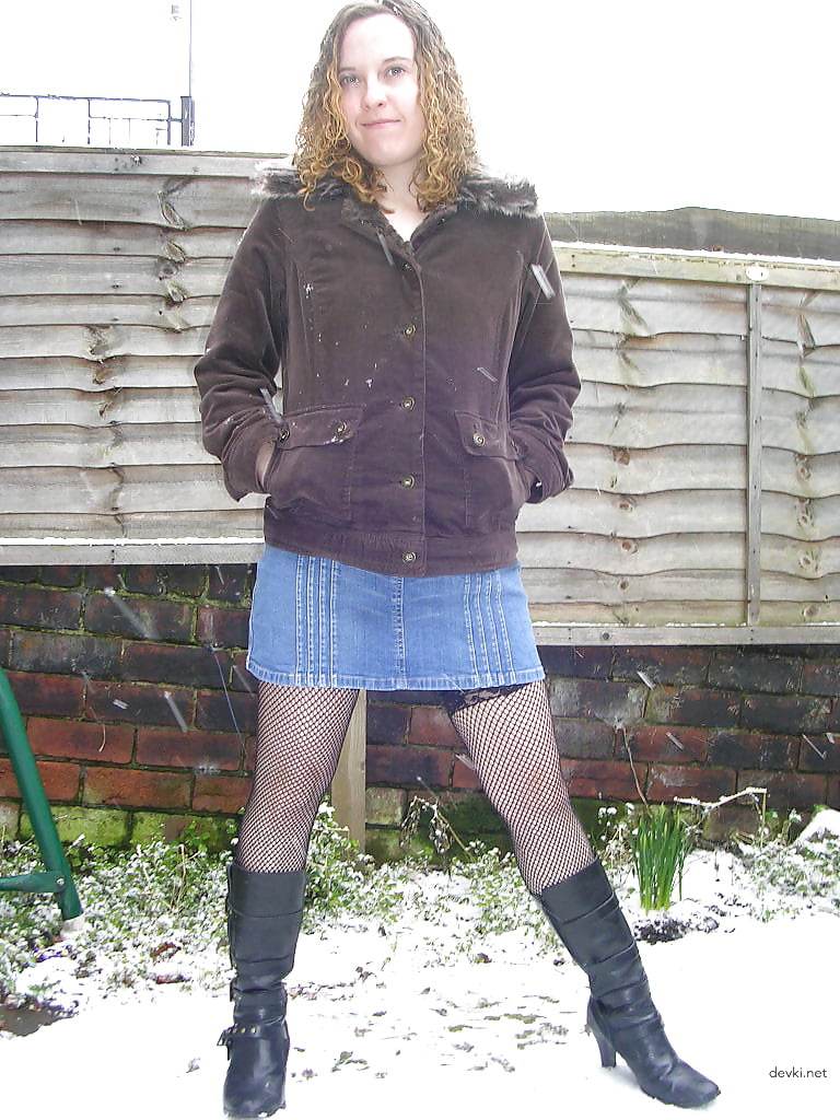 Seductive Mature Woman Exposing Her Sensual Side - Explicit Amateur Photo