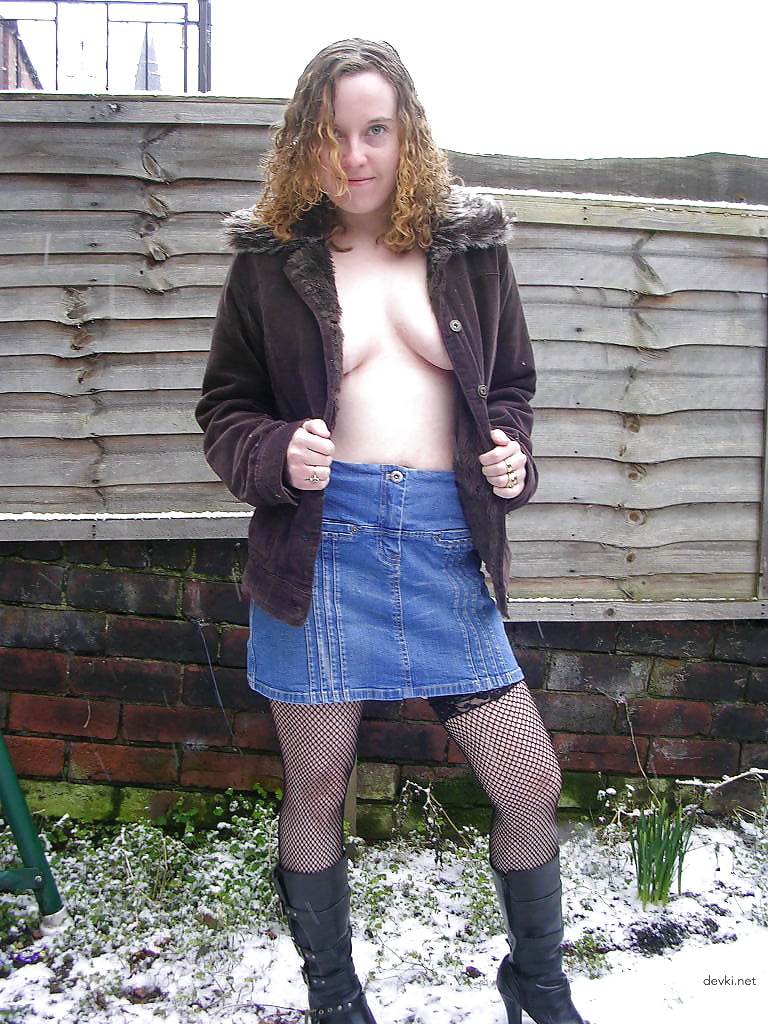 Seductive Mature Woman Exposing Her Sensual Side - Explicit Amateur Photo