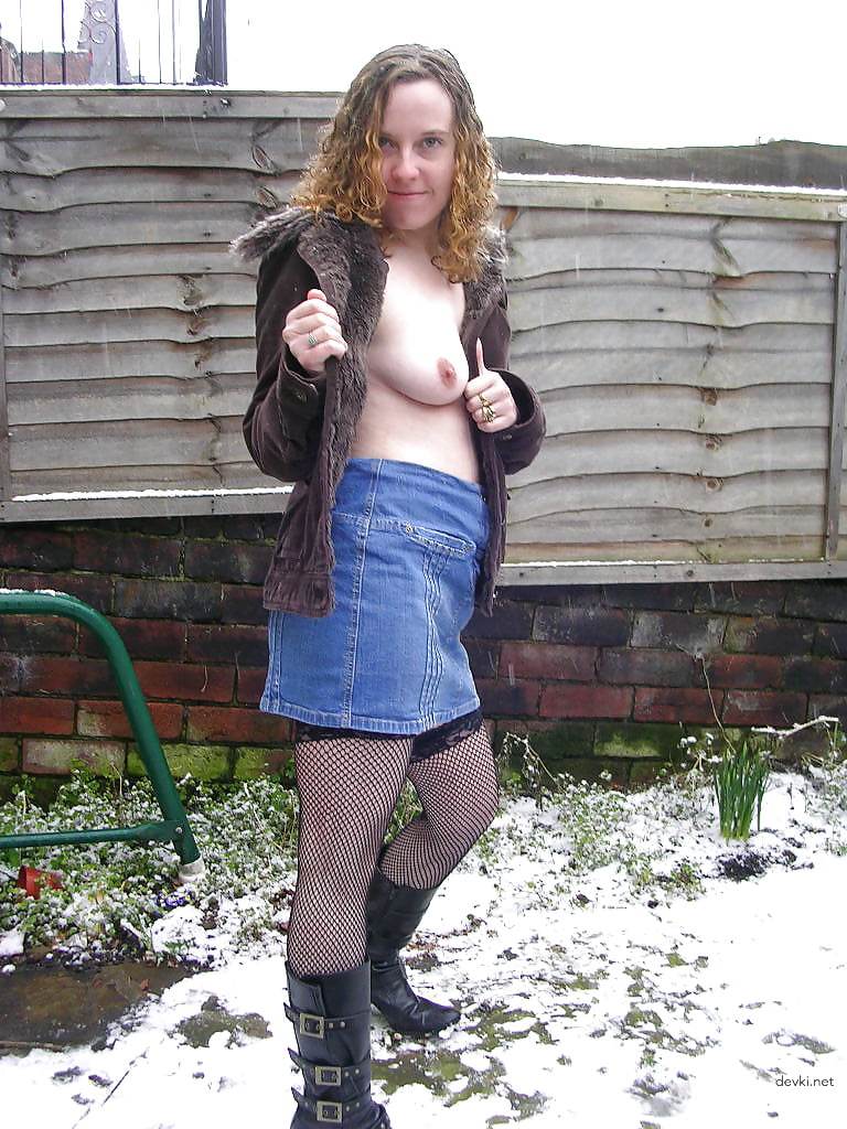 Seductive Mature Woman Exposing Her Sensual Side - Explicit Amateur Photo