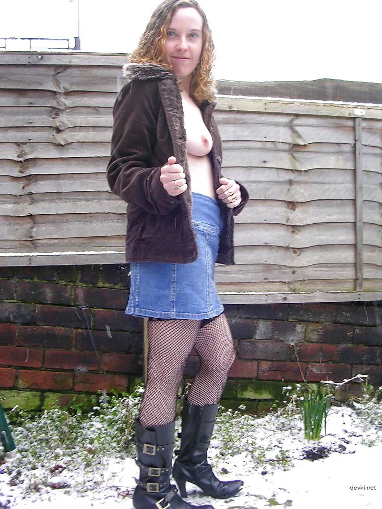 Seductive Mature Woman Exposing Her Sensual Side - Explicit Amateur Photo