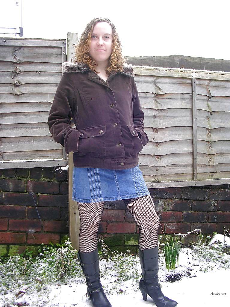 Seductive Mature Woman Exposing Her Sensual Side - Explicit Amateur Photo