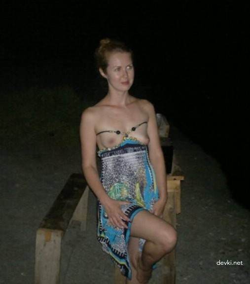 Sensual Nude Amateur Photo: Hot Woman Poses Explicitly for Lover