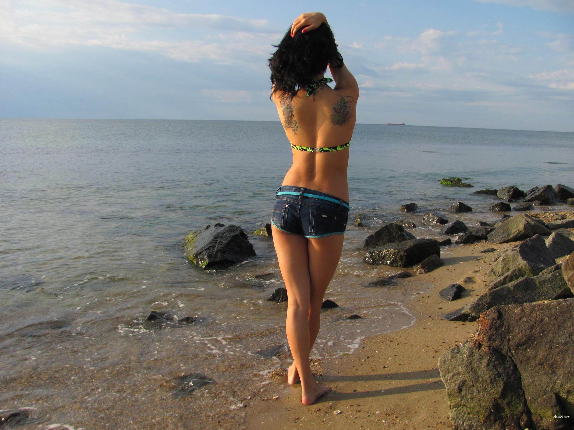 Hot Tanned Teen Deepthroats - Explicit Amateur Porn for Maximum Pleasure