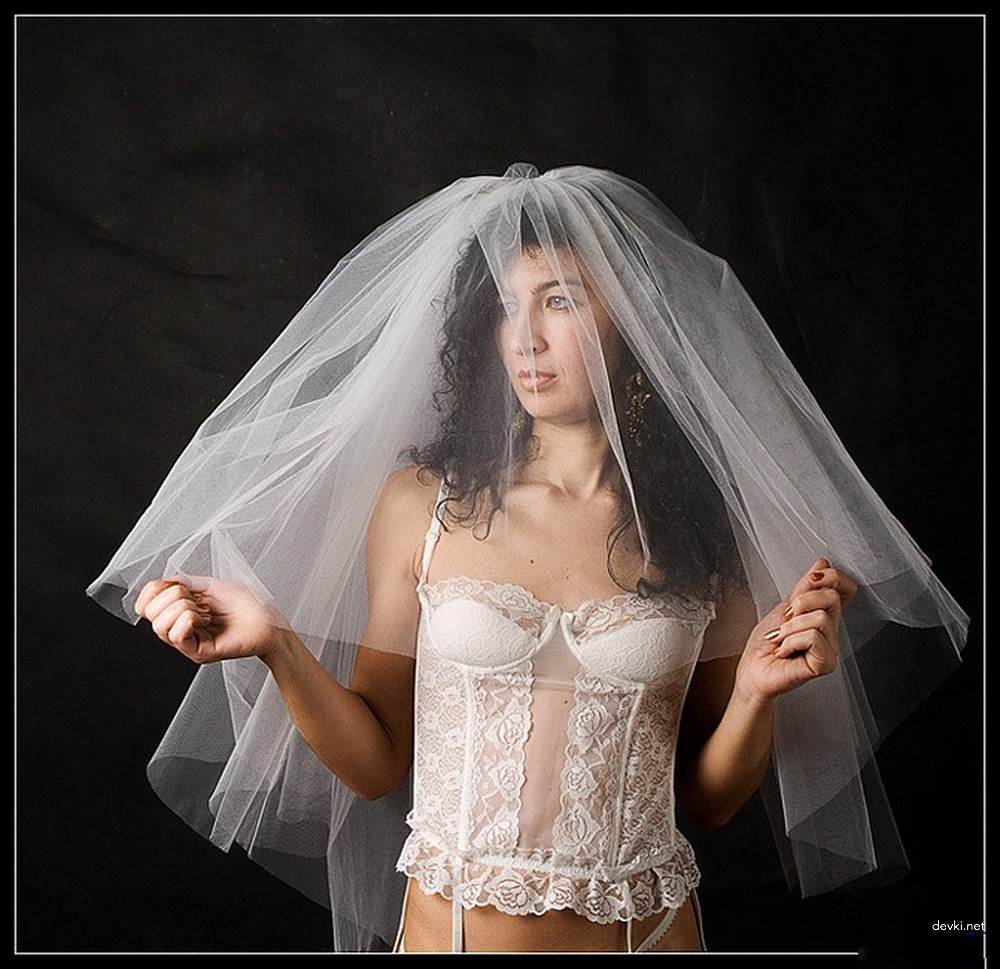 Sultry Bride Boudoir: Erotic Wedding Pics for Adults