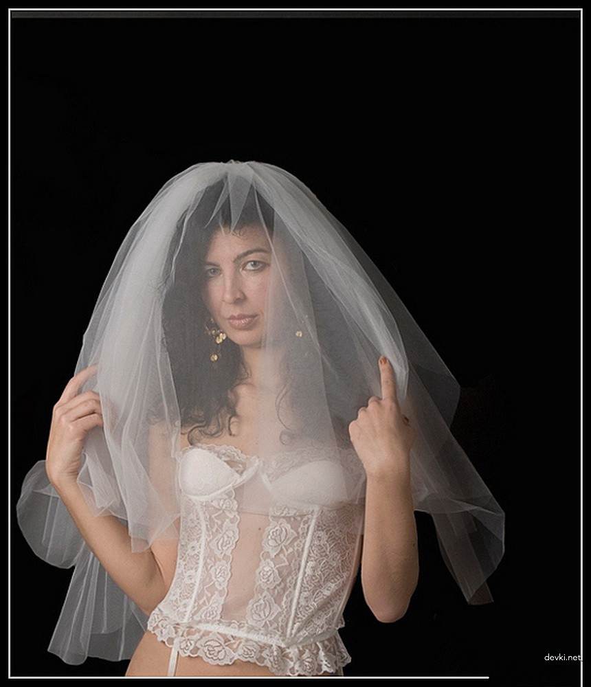 Sultry Bride Boudoir: Erotic Wedding Pics for Adults