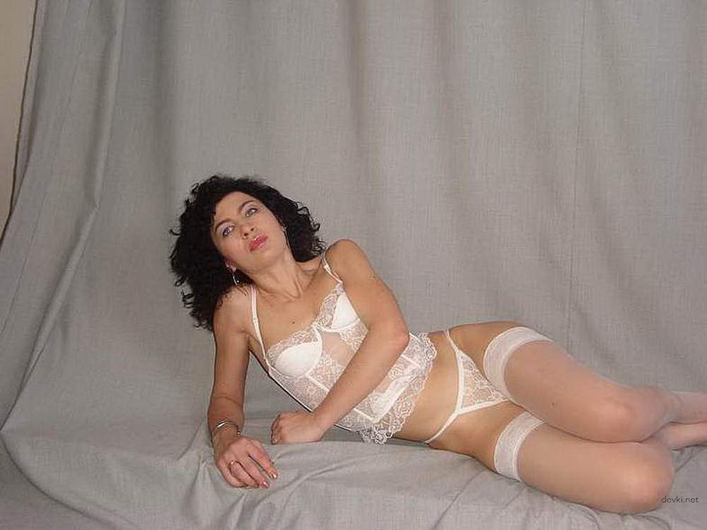 Sultry Bride Boudoir: Erotic Wedding Pics for Adults