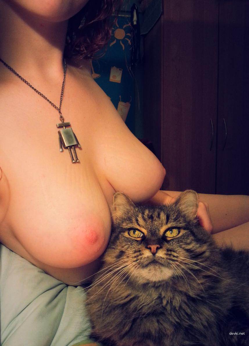 Hot Young Amateur Nude Demonstration - Seductive Body in Explicit Pose