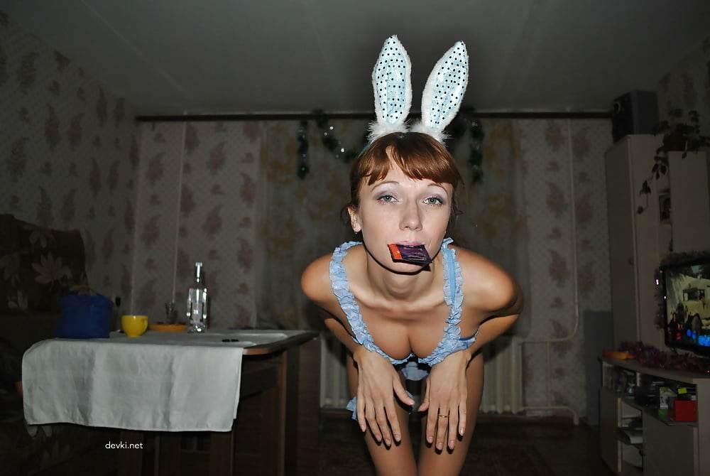 Hot Bunny Bares All: Explicit Amateur Photoshoot with Busty Babe