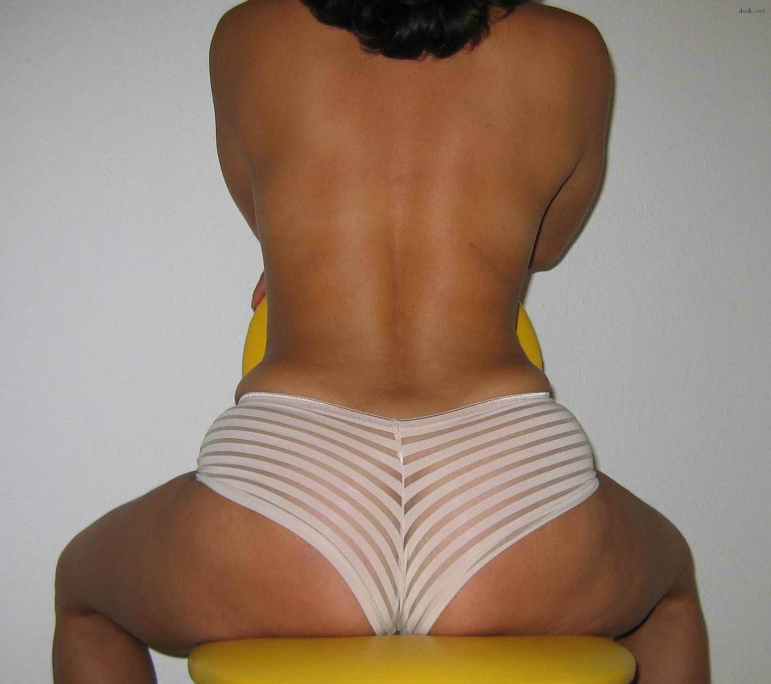 Hot MILF flaunts her bronzed curves in amateur porn pic - XXX explicit content for viewers