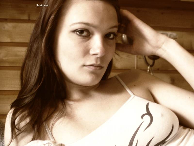 Hot Redhead Amateur Sex Pics: Explicit Private Photos with Fiery Babe